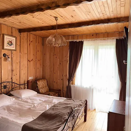 Gutsulska Rodzynka Inn Yaremche
